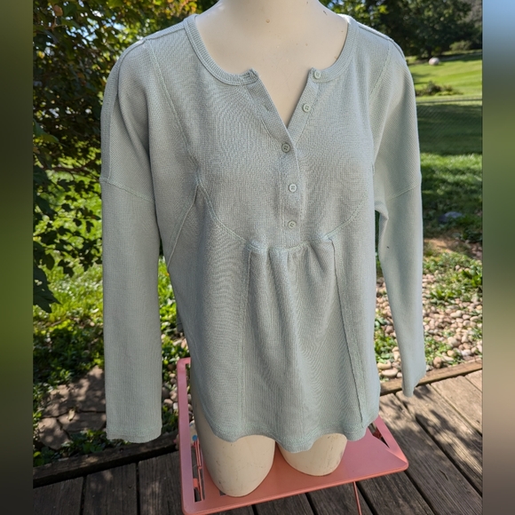 Cute Blupepper lt. Green poly cotton waffle knit Smock style top Sz sm - Picture 2 of 5